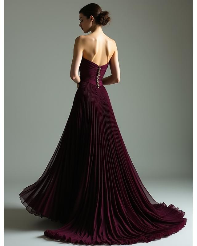 Robe de soirée élégante en soie plissée, collection Printemps-Été 2024